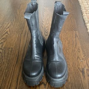 Chunky Chelsea leather boots